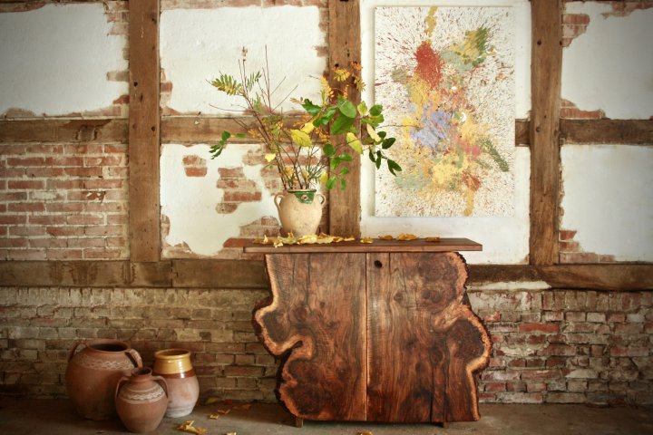 Sideboard mit Türen aus Nussbaumholz