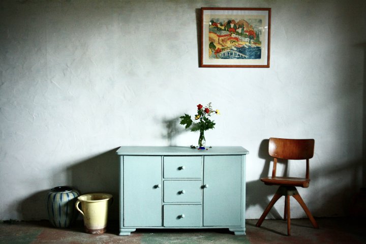 Kleines Sideboard mit drei Schüben